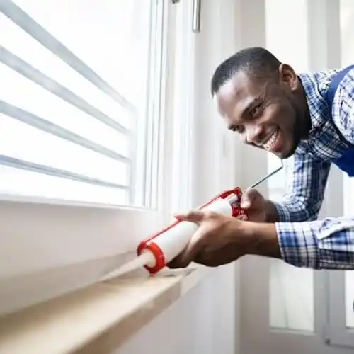 Een ervaren kitter voert professioneel kitter uit